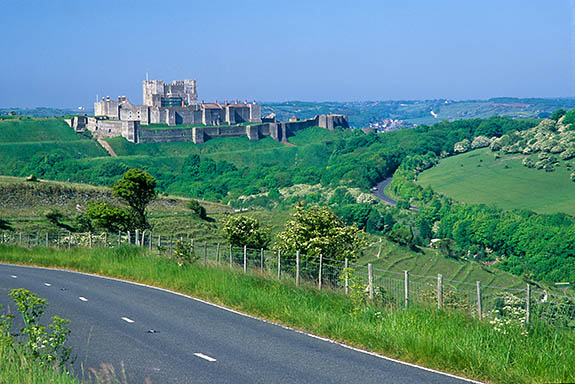 ENG: South East Region, Kent, The White Cliffs of Dover, Dover Area, Kent Downs AONB, Fox Hill Down (NT), View of Dover Castle, to the south. Country lane in frgd. [Ask for #239.271.]