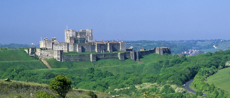 ENG: South East Region, Kent, The White Cliffs of Dover, Dover Area, Kent Downs AONB, Fox Hill Down (NT), View of Dover Castle, to the south. Country lane in frgd. [Ask for #239.271.]