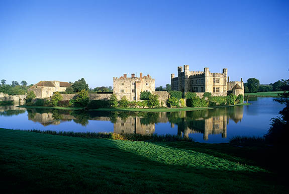 ENG: Kent , The Medway Valley, Leeds Castle and Gardens, Moat and Castle. Wide view of entire castle and moat, in strong morning sun and clear sky [Ask for #248.368.]