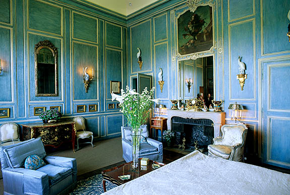 ENG: Kent , The Medway Valley, Leeds Castle and Gardens, "Gloriette" (13th C. keep). Lady Baillie's Bedroom, designed by Stephane Boudin (1936) [Ask for #248.412.]