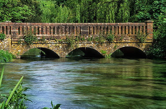 ENG: South East Region, Hampshire, The North Downs, The Upper Test Valley, Freefolk, Old brick bridge over the River Test, showing the low arches described in "Watership Down", p374 [Ask for #253.084.]