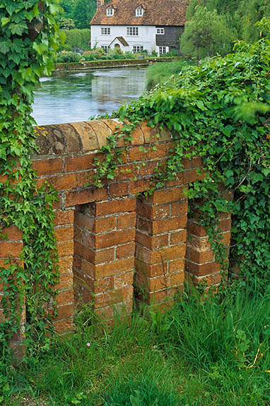 ENG: South East Region, Hampshire, The North Downs, The Upper Test Valley, Whitchurch, View from a brick bridge over the Test, towards an old mill (now a private house),  a short distance north of the village. [Ask for #253.160.]