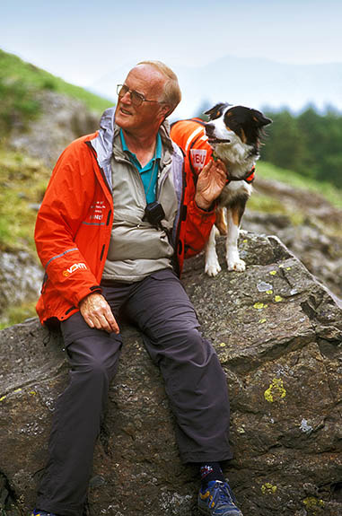 ENG: Cumbria , Lake District N.P., Keswick-Borrowdale Area, Broadstack Gil (NT). Search and Rescue Dogs Assoc. (Lake District) training session. Handler Mick Guy with search dog Ginnie. [Ask for #259.148.]