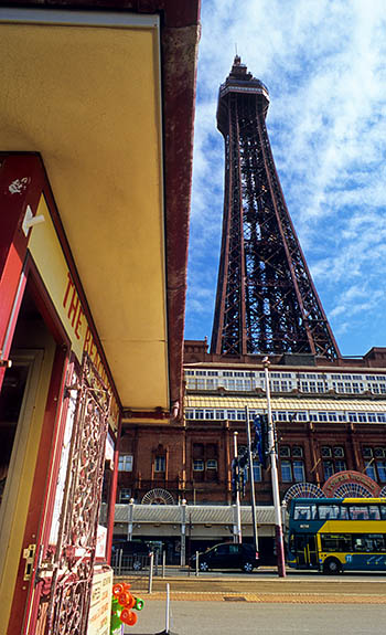 ENG: Blackpool Borough, Central City, Historic Town Center, Beach kiosk sells hot waffles on the seawall,  in front of The Tower [Ask for #262.039.]