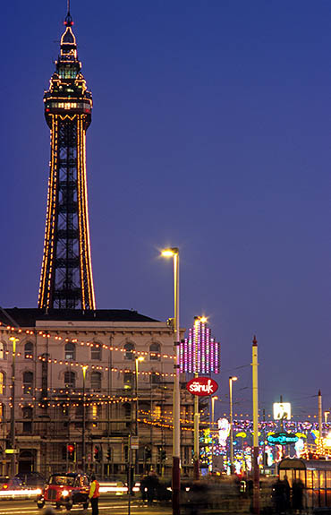ENG: Blackpool Borough, Central City, Historic Town Center, The Promenade and the Blackpool Tower, decorated for the Illuminations Festival, lighted and at night [Ask for #262.078.]