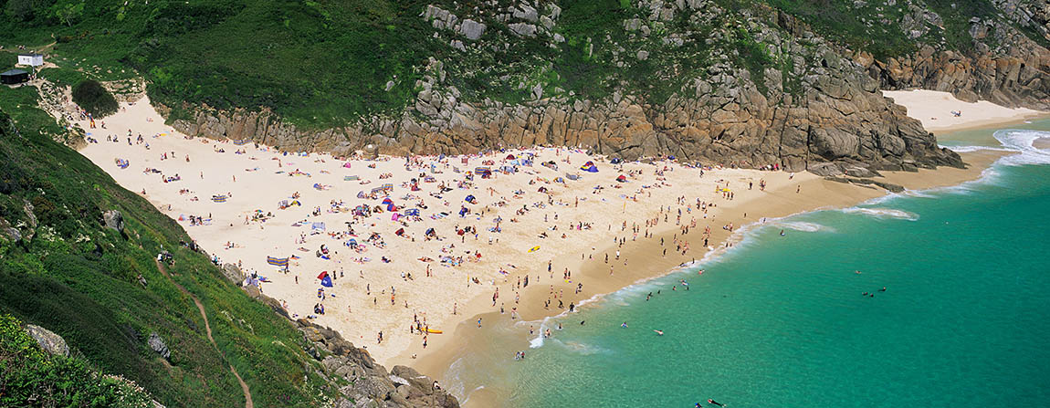 ENG: Cornwall , Cornwall AONB, Penwith Peninsula, Porthcorno. Beach at Porth Corno, crowded with people, viewed from the cliffs above  [Ask for #268.189A.]