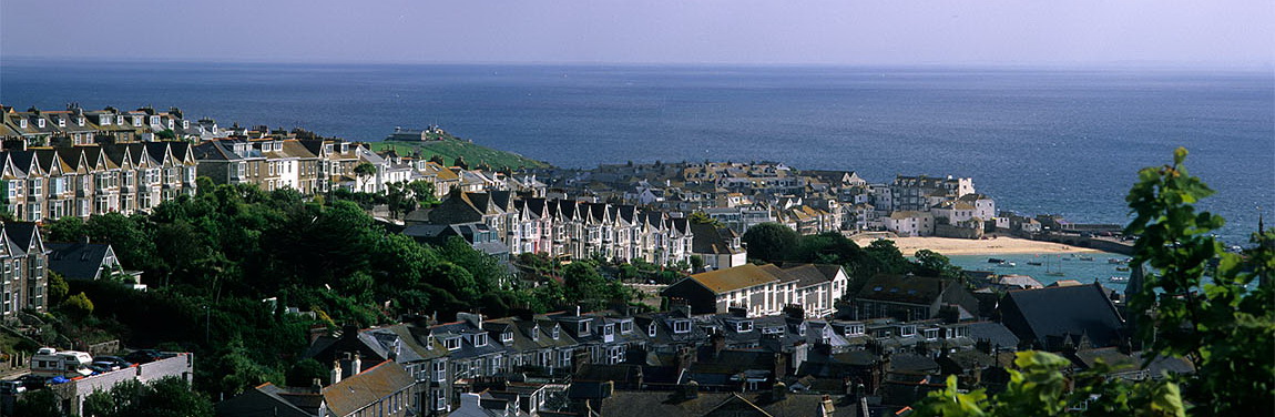 ENG: Cornwall , Cornwall AONB, Penwith Peninsula, The twn of St. Ives terraces down sea cliffs to its harbor.  [Ask for #268.219.]