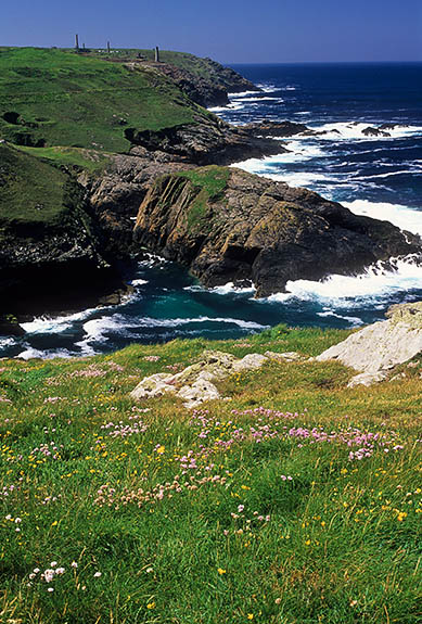 ENG: Cornwall , Cornwall AONB, Penwith Peninsula, Pendeen Watch. View south along the cliffs, with the abandoned Geevor tin mine ruins in the background [Ask for #268.222.]