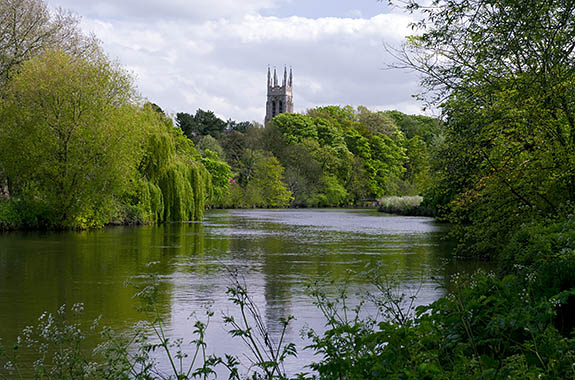 ENG: West Midlands Region, Staffordshire, The Trent Valley, Burton-on-Trent, Trent River, View over the River Trent towards the town center [Ask for #270.014.]