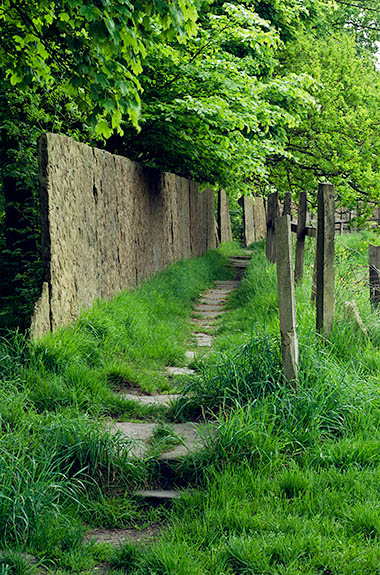 ENG: The Northwest Region, Lancashire, The Pennines, Rossendale, Stacksteads, The Irwell Sculpture Trail, lined by a sculptural wall of standing slabs [Ask for #270.362.]