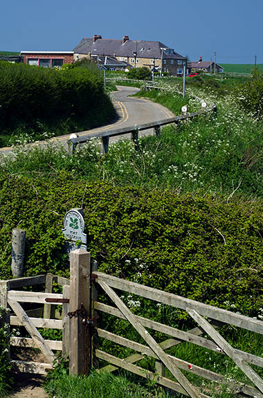 ENG: Yorkshire & Humberside Region, North Yorkshire, North Yorkshire Coast, Sea Cliffs, Port Mulgrave, Cliff-top lane and farm passes by footpath entrance to National Trust property [Ask for #270.477.]