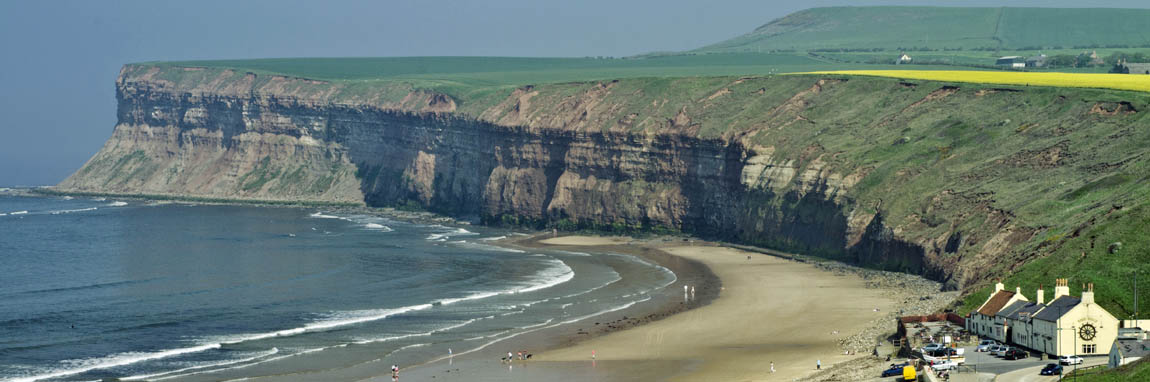 ENG: Yorkshire & Humberside Region, North Yorkshire, North Yorkshire Coast, Saltburn-by-the-Sea, Saltburn Sands and Saltburn Pier. An old man prepares to descend the ciff on concrete steps [Ask for #270.496.]